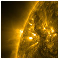 El sol emitiendo una majestuosa nube de gas de 800.000 kilómetros de altura